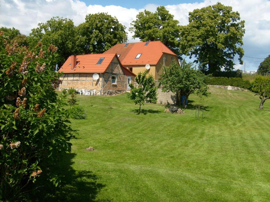 Maison de vacances Beautiful Holiday Home in Elmenhorst on Baltic Sea Coast  23948 Elmenhorst