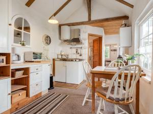 Beautiful Holiday Home in Pepelow near Sea