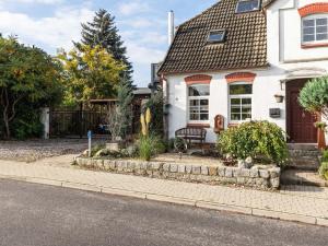 Beautiful Holiday Home in Pepelow near Sea