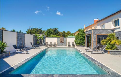Beautiful home in Agde with WiFi, Outdoor swimming pool and Swimming pool
