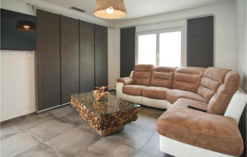 Beautiful home in Agde with WiFi, Outdoor swimming pool and Swimming pool
