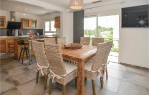 Beautiful home in Agde with WiFi, Outdoor swimming pool and Swimming pool