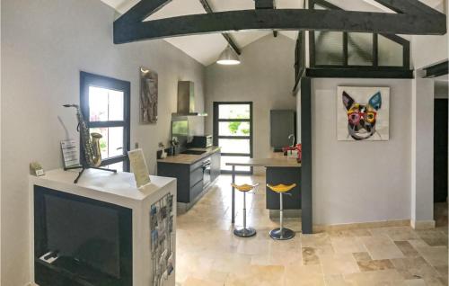Beautiful home in Allauch with Outdoor swimming pool, WiFi and 2 Bedrooms