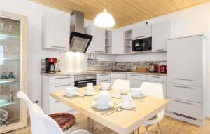 Beautiful home in Altefhr-Rgen with 2 Bedrooms and Internet