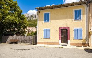 Beautiful home in Andon with 3 Bedrooms and WiFi