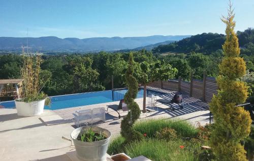 Beautiful home in Apt with 2 Bedrooms, WiFi and Outdoor swimming pool