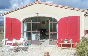 Beautiful home in Apt with 2 Bedrooms, WiFi and Outdoor swimming pool