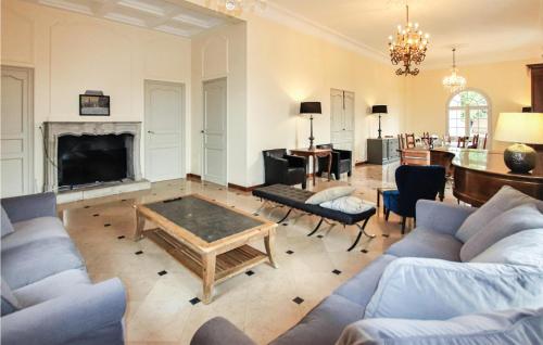 Beautiful home in Apt with WiFi, Private swimming pool and Outdoor swimming pool