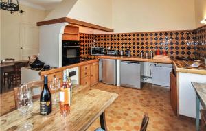 Beautiful home in Apt with WiFi, Private swimming pool and Outdoor swimming pool