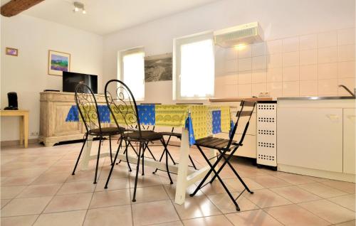 Beautiful home in Aramon with 3 Bedrooms and WiFi