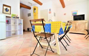 Maison de vacances Beautiful home in Aramon with 3 Bedrooms and WiFi  30390 Aramon Languedoc-Roussillon