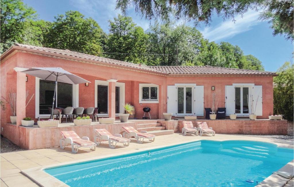 Beautiful home in Bdarieux with 4 Bedrooms, Private swimming pool and Outdoor swimming pool , 34600 Bédarieux