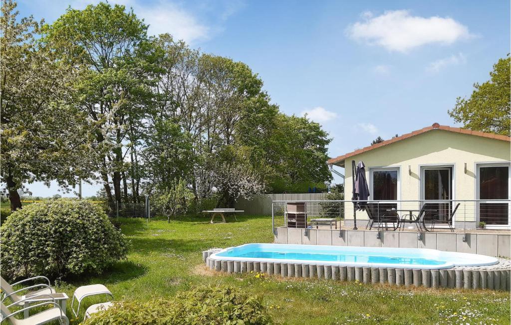 Beautiful home in Behrenhoff-Neu Dargel, with 2 Bedrooms, WiFi and Outdoor swimming pool , 17498 Dargelin