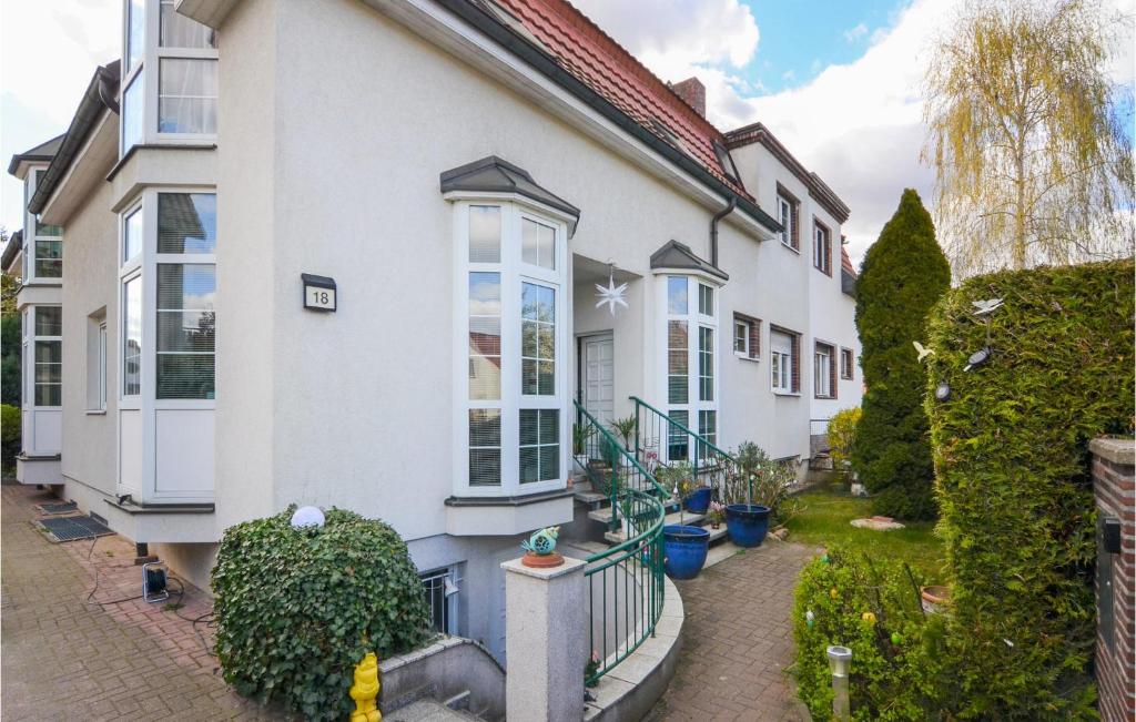 Maison de vacances Beautiful home in Berlin with 2 Bedrooms and Internet  10407 Berlin