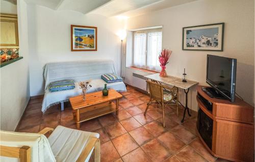 Beautiful home in Berlou with WiFi and 2 Bedrooms