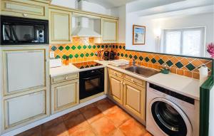 Beautiful home in Berlou with WiFi and 2 Bedrooms