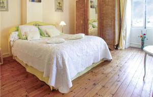 Beautiful home in Beurlay with 2 Bedrooms, WiFi and Outdoor swimming pool
