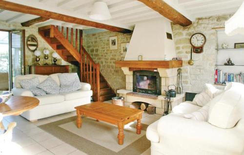 Beautiful home in Blosville with 3 Bedrooms and WiFi