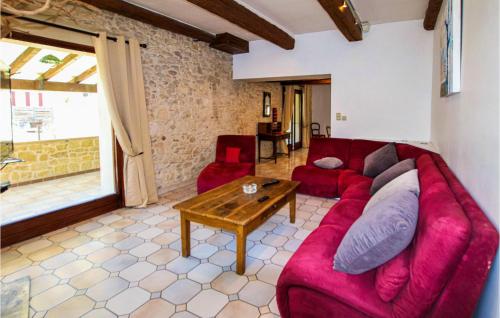 Beautiful home in Bourg Saint Andol with 3 Bedrooms, WiFi and Outdoor swimming pool