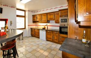 Beautiful home in Bourg Saint Andol with 3 Bedrooms, WiFi and Outdoor swimming pool