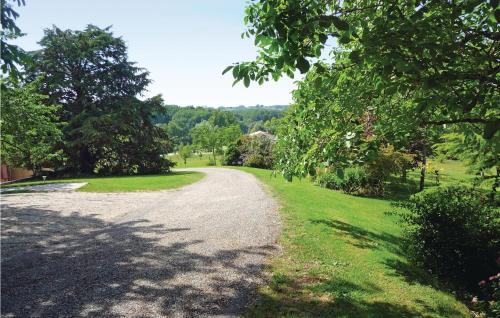 Beautiful home in Bourgougnague with 4 Bedrooms, WiFi and Outdoor swimming pool