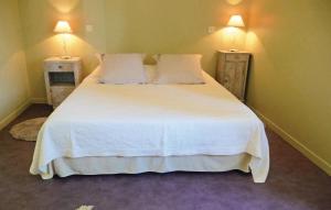 Beautiful home in Bourgougnague with 4 Bedrooms, WiFi and Outdoor swimming pool