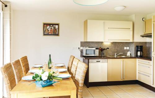 Beautiful home in Cancale with 3 Bedrooms and Outdoor swimming pool