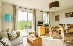 Beautiful home in Cancale with 3 Bedrooms and Outdoor swimming pool