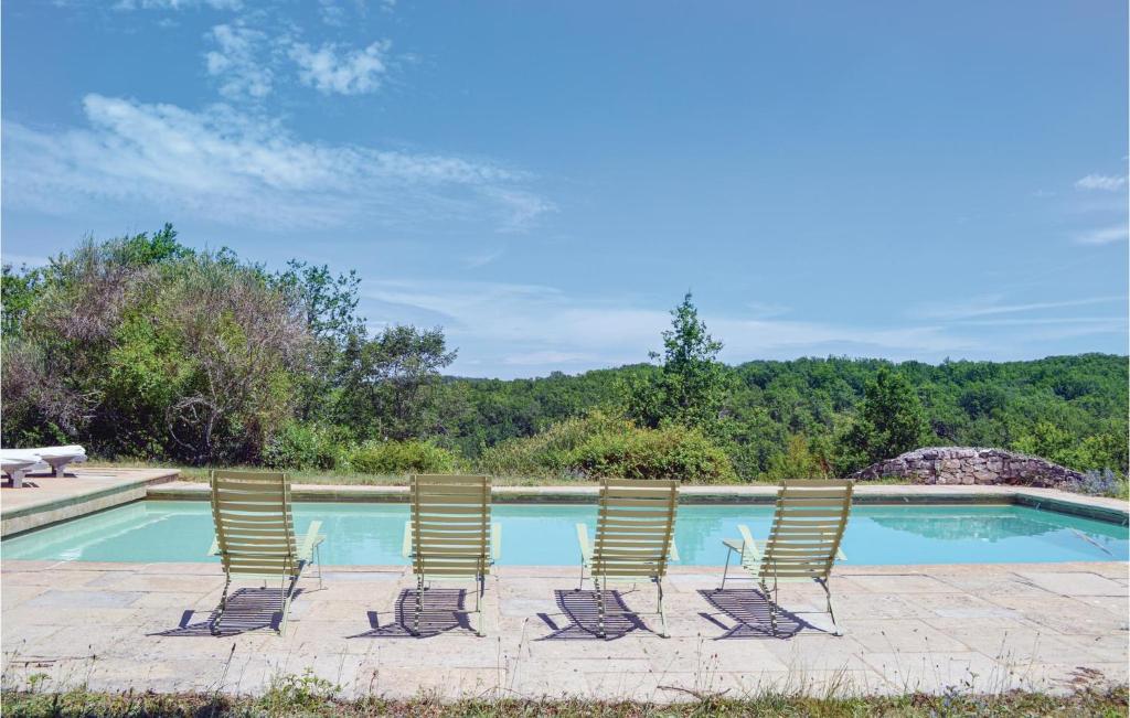 Beautiful home in Carnac-Rouffiac with WiFi, Private swimming pool and Outdoor swimming pool , 46140 Carnac-Rouffiac