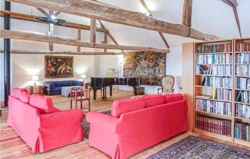 Beautiful home in Castetbon with 3 Bedrooms, WiFi and Private swimming pool