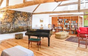 Beautiful home in Castetbon with 3 Bedrooms, WiFi and Private swimming pool