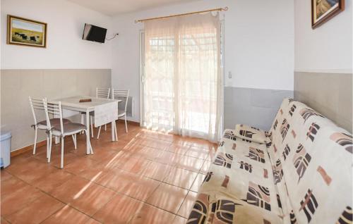 Beautiful home in Cavaillon with 1 Bedrooms, Private swimming pool and Outdoor swimming pool