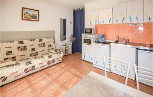 Beautiful home in Cavaillon with 1 Bedrooms, Private swimming pool and Outdoor swimming pool