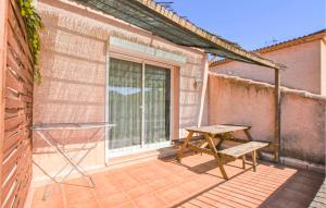 Beautiful home in Cavaillon with 1 Bedrooms, Private swimming pool and Outdoor swimming pool