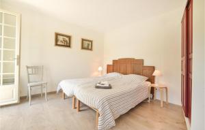 Beautiful home in Charritte de Bas with 2 Bedrooms and WiFi