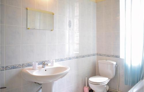 Beautiful home in Chicheboville with 4 Bedrooms and WiFi