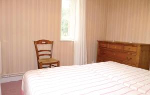 Beautiful home in Chicheboville with 4 Bedrooms and WiFi