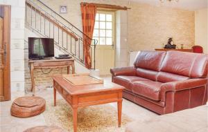 Beautiful home in Chicheboville with 4 Bedrooms and WiFi
