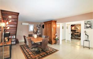 Beautiful home in Chteaurenard with 3 Bedrooms, WiFi and Private swimming pool