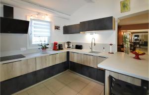 Beautiful home in Chteaurenard with 3 Bedrooms, WiFi and Private swimming pool