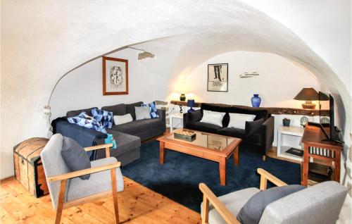 Beautiful home in Clon dAndran with Outdoor swimming pool, WiFi and Private swimming pool