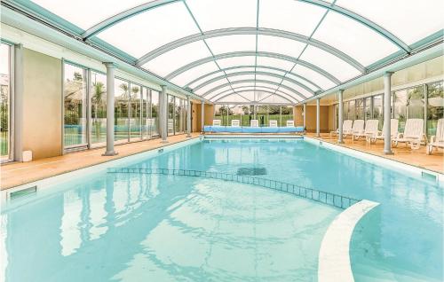 Beautiful home in Crozon with WiFi, Indoor swimming pool and Swimming pool