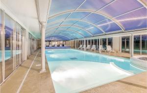 Beautiful home in Crozon with WiFi, Indoor swimming pool and Swimming pool