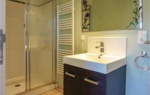 Beautiful home in Cruzy with 4 Bedrooms, WiFi and Outdoor swimming pool