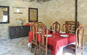 Beautiful home in Domme with 3 Bedrooms, WiFi and Outdoor swimming pool
