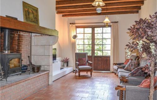 Beautiful home in Durfort Lacapelette with Internet, Private swimming pool and Outdoor swimming pool