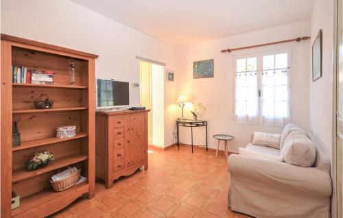 Beautiful home in Entrechaux with 1 Bedrooms and WiFi