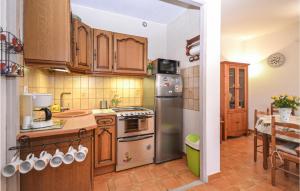 Beautiful home in Entrechaux with 1 Bedrooms and WiFi