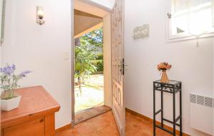 Beautiful home in Entrechaux with 1 Bedrooms and WiFi