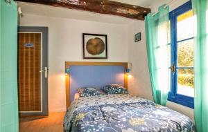 Beautiful home in Entrechaux with WiFi, 4 Bedrooms and Outdoor swimming pool